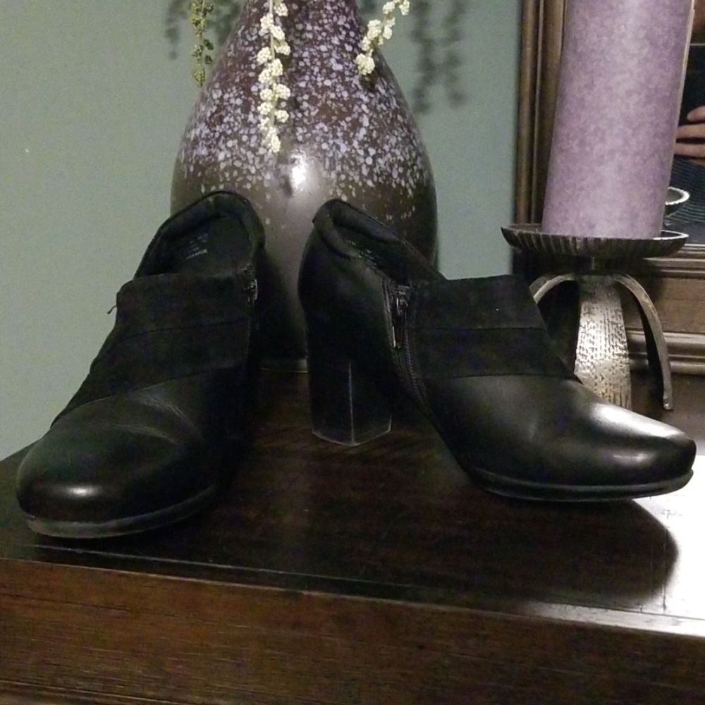Clark's black leather with suede sash ankle boot